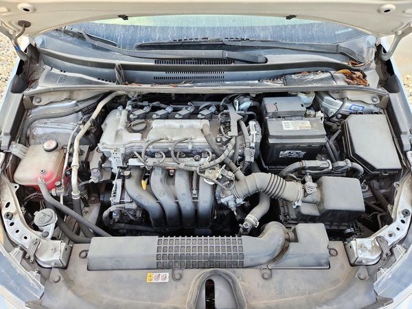 2022 TOYOTA COROLLA LE — Engine bay
