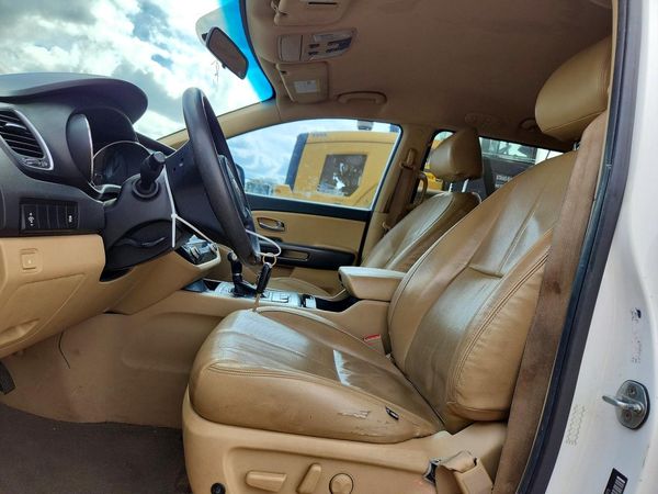2017 KIA SEDONA LX — DENT