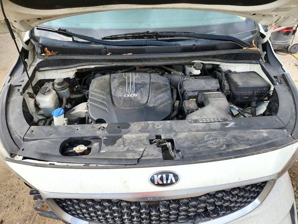 2017 KIA SEDONA LX — Engine bay
