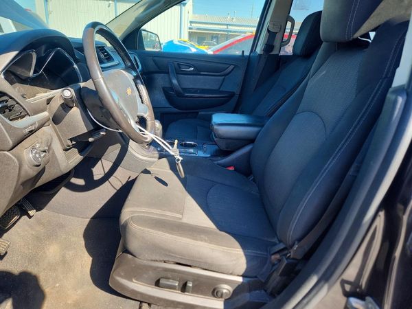 2017 CHEVROLET TRAVERSE 1LT — DENT