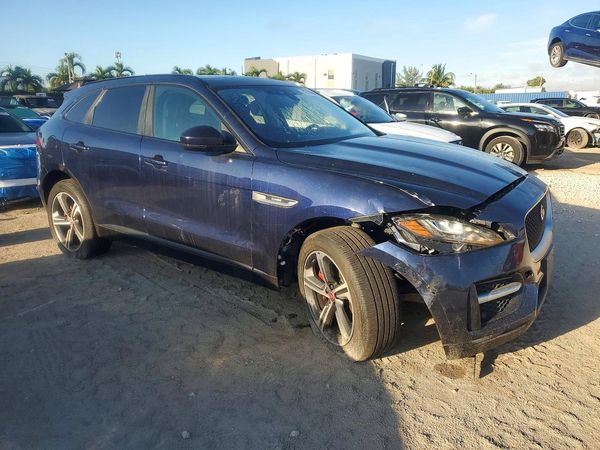 2017 JAGUAR F-PACE R-Sport — Passenger 3/4