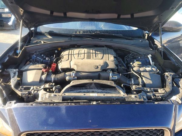 2017 JAGUAR F-PACE R-Sport — Engine bay
