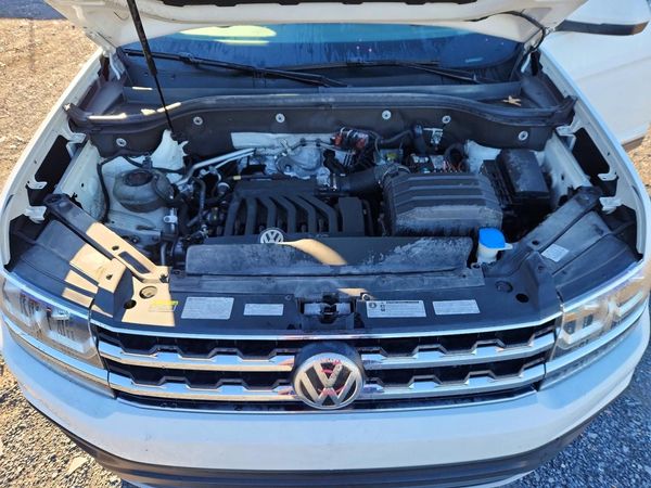 2019 VOLKSWAGEN ATLAS 4Motion SEL — Engine bay