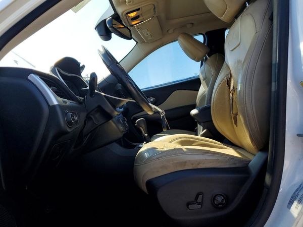 2016 JEEP CHEROKEE Limited — DENT