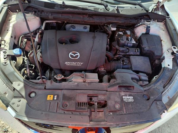 2015 MAZDA CX-5 Touring/GS — Engine bay