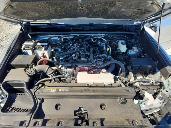 2025 TOYOTA 4RUNNER — Engine bay