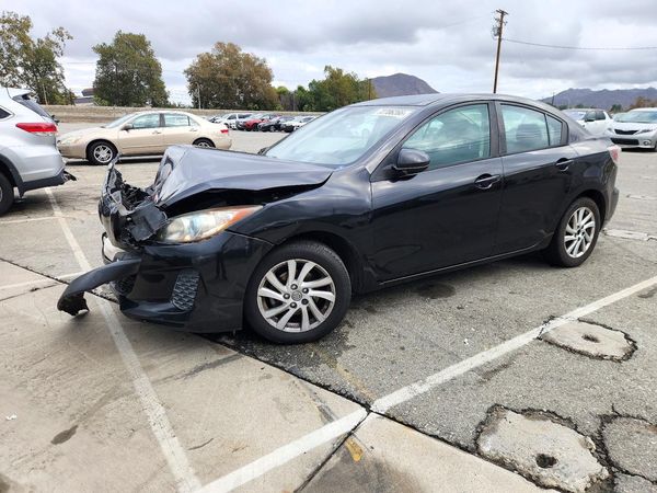 2012 MAZDA 3 Touring/GS — Front 3/4