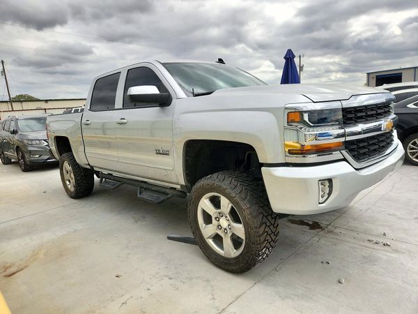 2018 CHEVROLET SILVERADO LT — Passenger 3/4