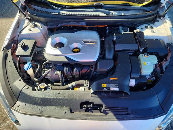 2019 HYUNDAI SONATA Hybrid SE — Engine bay