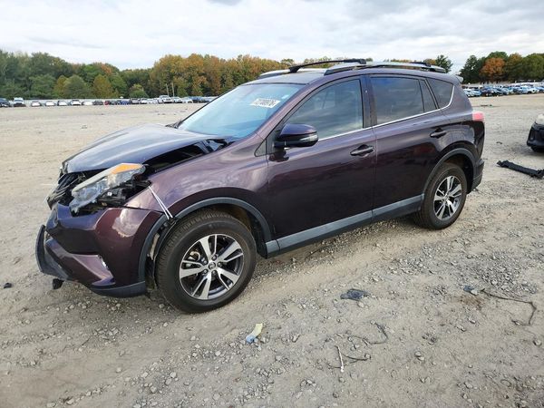 2018 TOYOTA RAV4 Adventure/XLE — Front 3/4