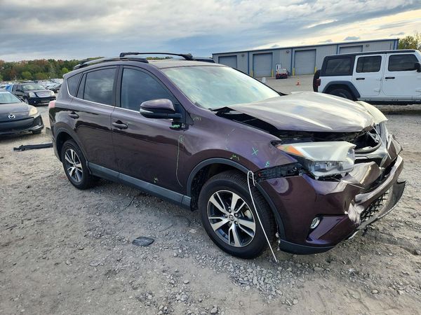 2018 TOYOTA RAV4 Adventure/XLE — Passenger 3/4