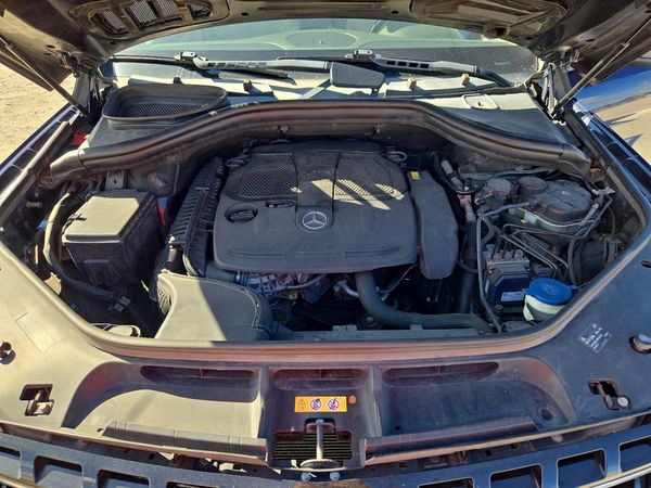 2013 MERCEDES-BENZ ML ML350 4-MATIC — Engine bay