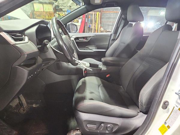 2023 TOYOTA RAV4 SE — DENT