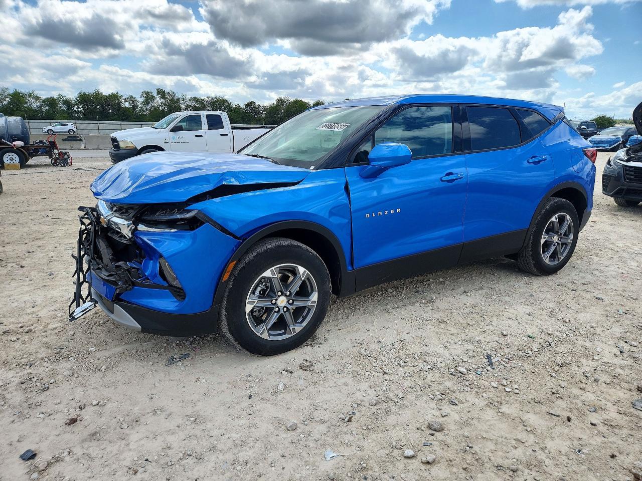 2026 CHEVROLET BLAZER 2LT — Front 3/4
