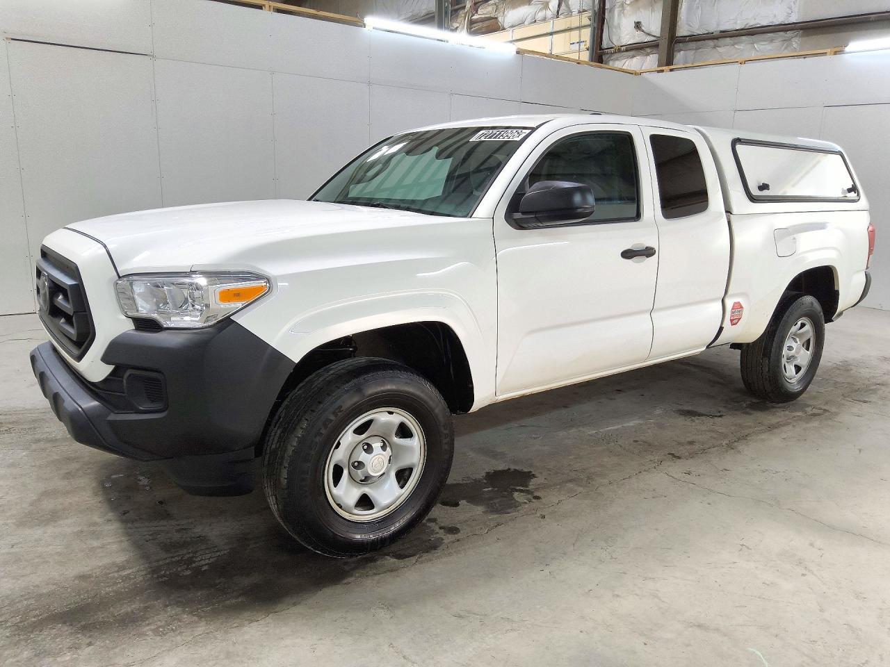 2023 TOYOTA TACOMA SR5 — Front 3/4
