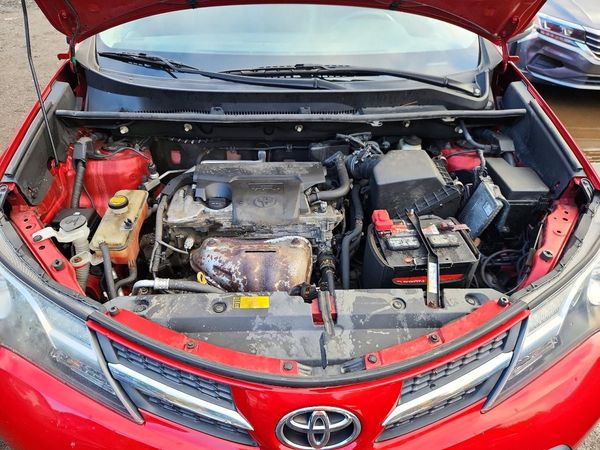 2014 TOYOTA RAV4 High — Engine bay