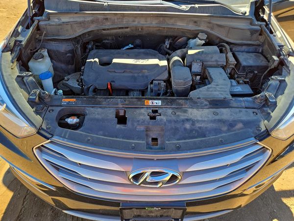 2017 HYUNDAI SANTA FE — Engine bay