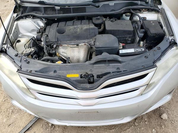 2014 TOYOTA VENZA XLE — Engine bay