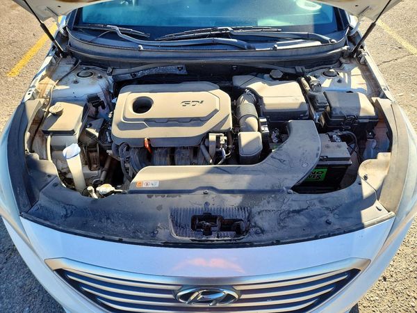 2017 HYUNDAI SONATA SE, Eco — Engine bay