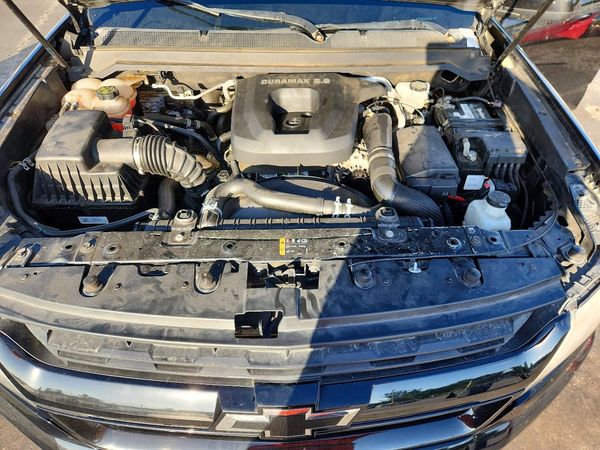 2016 CHEVROLET COLORADO LT — Engine bay