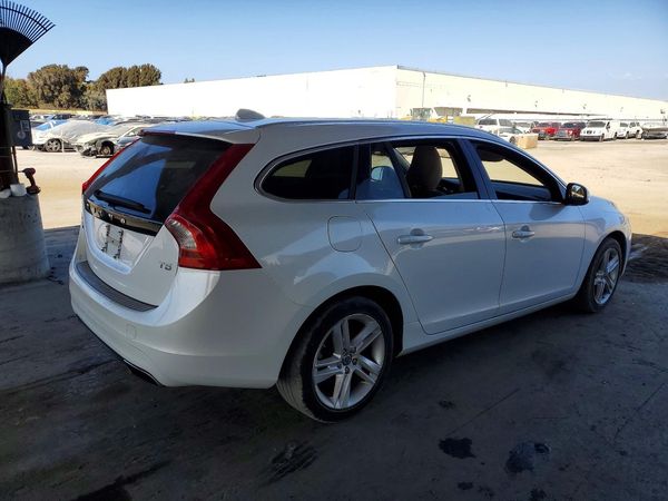 2015 VOLVO V60 Premier (non R design) — PSRA