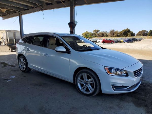 2015 VOLVO V60 Premier (non R design) — Passenger 3/4