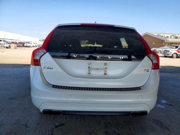2015 VOLVO V60 Premier (non R design) — DIRR