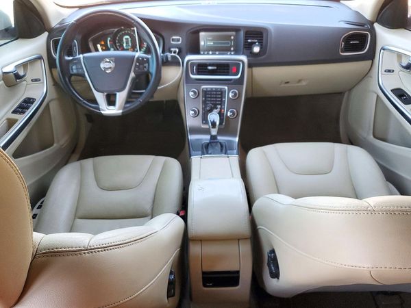 2015 VOLVO V60 Premier (non R design) — CKPT