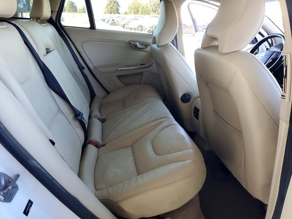 2015 VOLVO V60 Premier (non R design) — PSRS