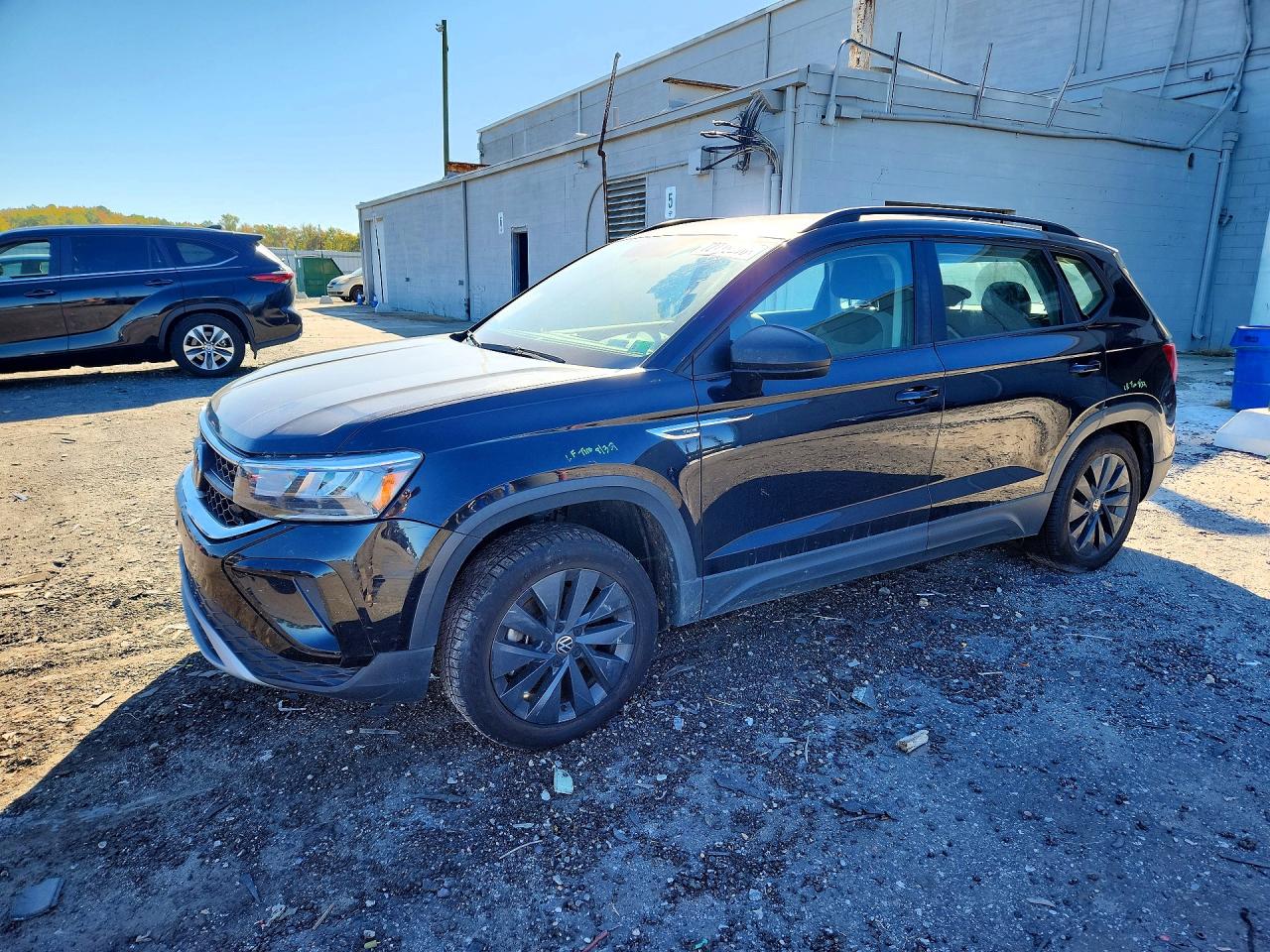 2022 VOLKSWAGEN TAOS S — Front 3/4