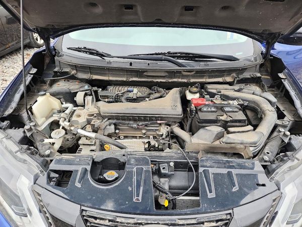 2018 NISSAN ROGUE — Engine bay