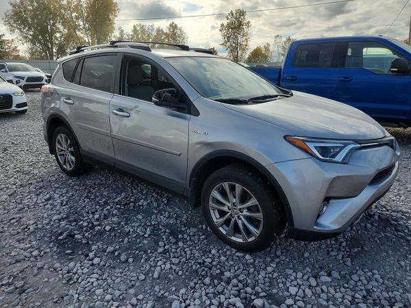2017 TOYOTA RAV4 Ltd Hybrid — Passenger 3/4
