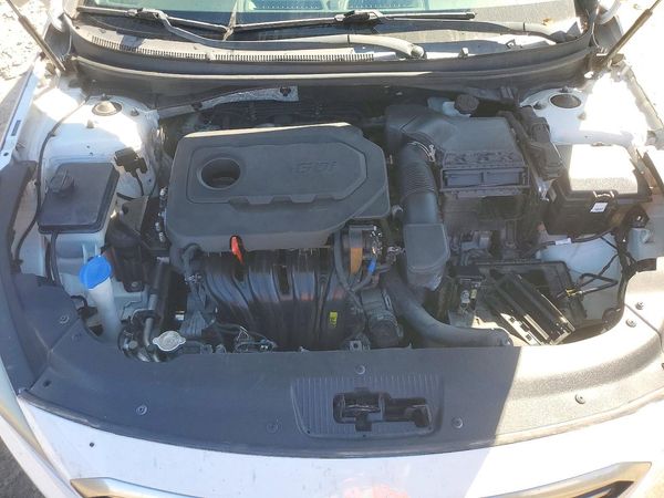 2017 HYUNDAI SONATA SE, Eco — Engine bay