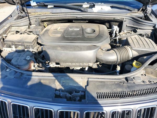 2016 JEEP CHEROKEE Limited — Engine bay