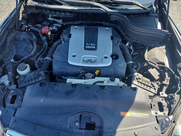 2016 INFINITI QX50 — Engine bay