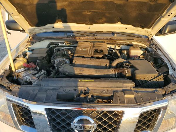 2020 NISSAN FRONTIER — Engine bay