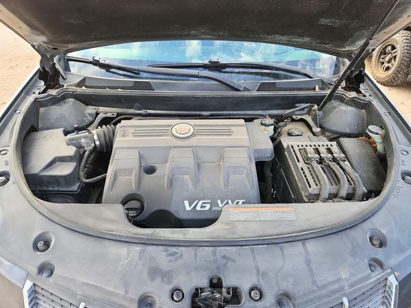 2012 CADILLAC SRX Luxury — Engine bay