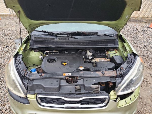 2012 KIA SOUL GL — Engine bay