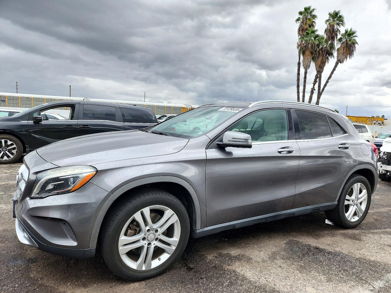 2015 MERCEDES-BENZ GLA-CLASS GLA250 4-MATIC — Front 3/4