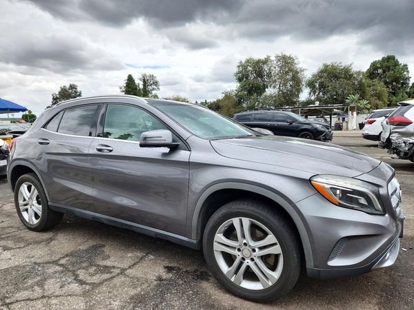 2015 MERCEDES-BENZ GLA-CLASS GLA250 4-MATIC — Passenger 3/4