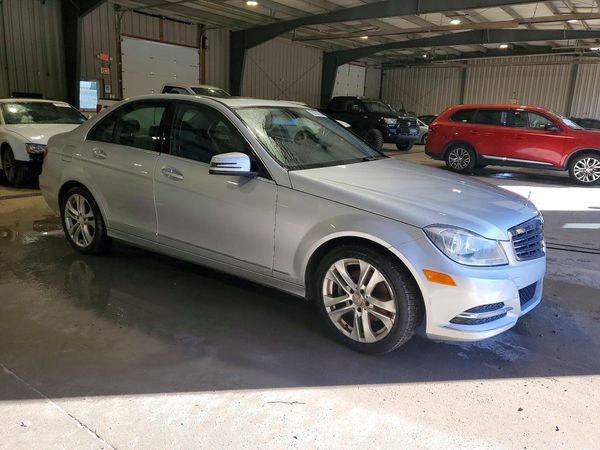 2013 MERCEDES-BENZ C C250 — Passenger 3/4