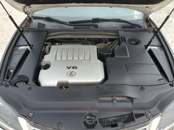 2012 LEXUS ES 350 — Engine bay