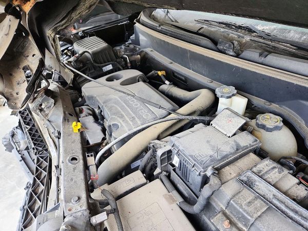 2019 CHEVROLET EQUINOX LT (1LT) — Engine bay