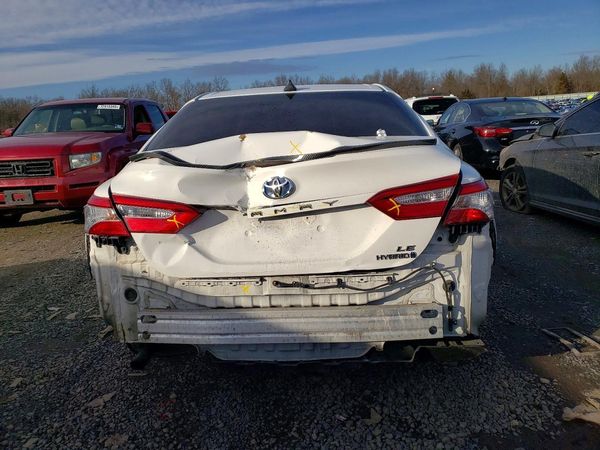 2018 TOYOTA CAMRY