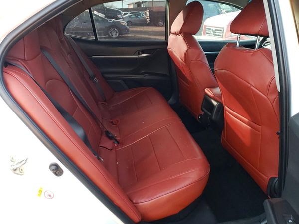 2018 TOYOTA CAMRY