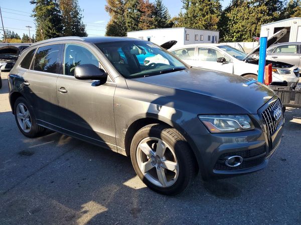 2012 AUDI Q5 Premium Plus — Passenger 3/4