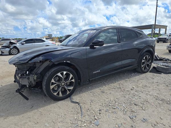 2021 FORD MUSTANG Premium — Front 3/4