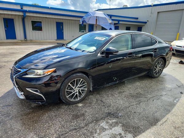 2016 LEXUS ES 350 — Front 3/4