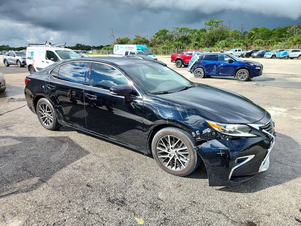 2016 LEXUS ES 350 — Passenger 3/4