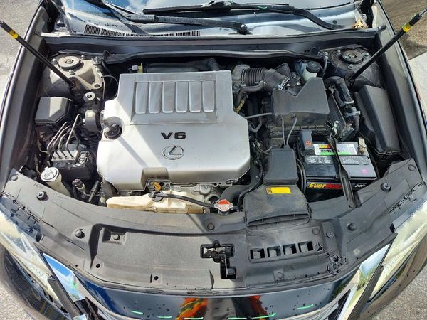 2016 LEXUS ES 350 — Engine bay